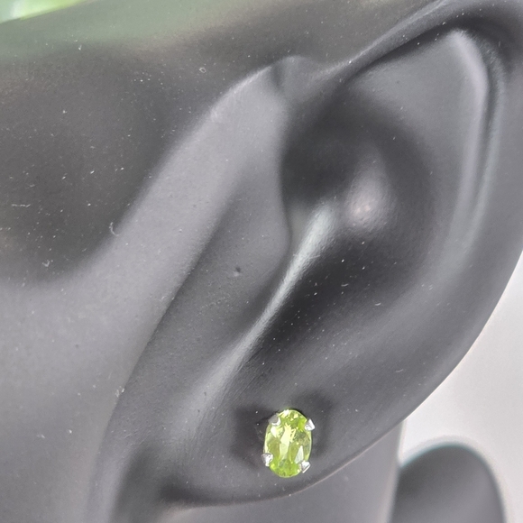 Genuine Peridot Sterling Silver Earrings. - Picture 7 of 9